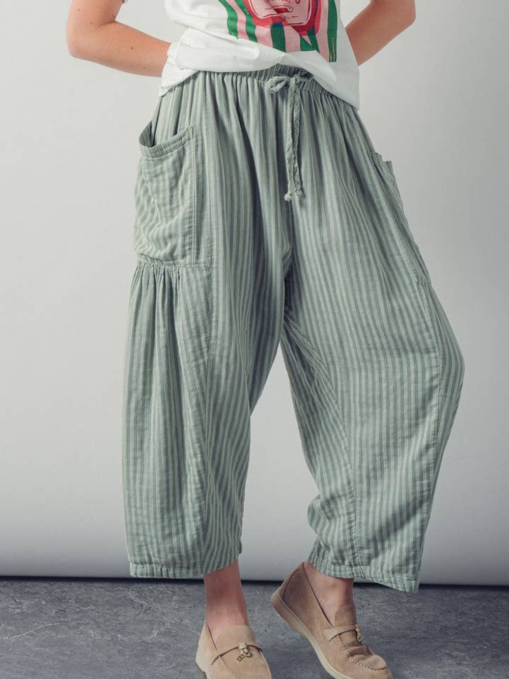 Urban Daizy Relaxed Stripe Drawstring Crop Pants in Sage Green
